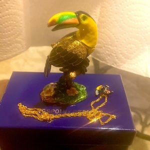 Colorful Toucan Bird that opens